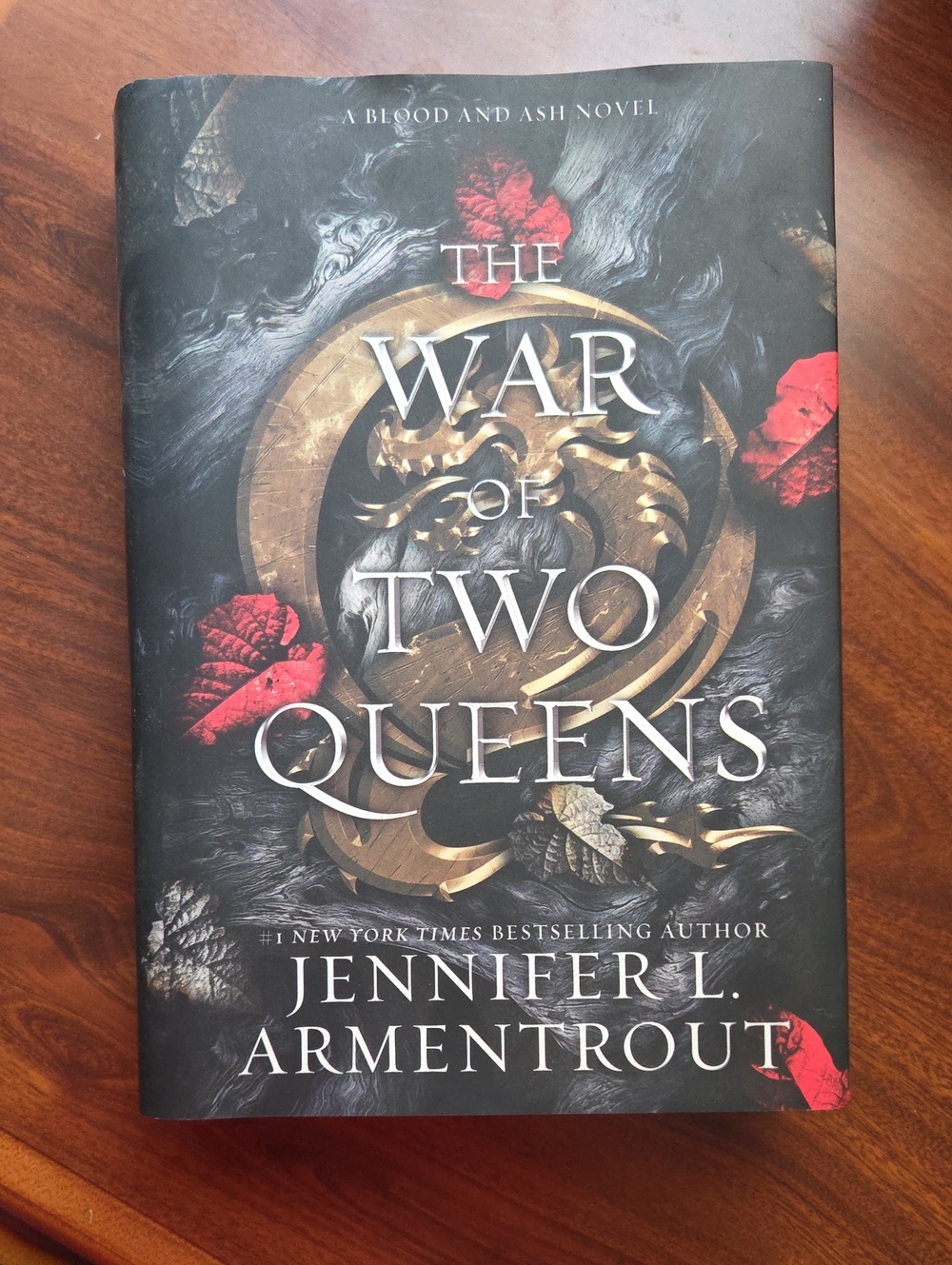 The War of Two Queens by - Black & Gold Hardcover